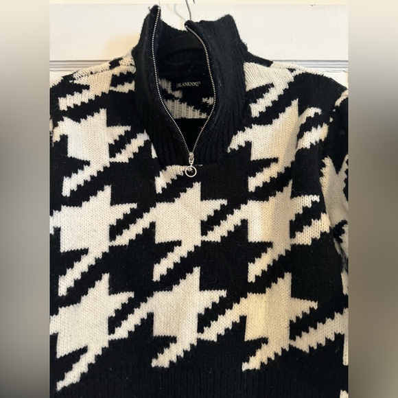 BLANKNYC I'M Royalty Quarter Zip Houndstooth Sweater - Picture 4 of 5